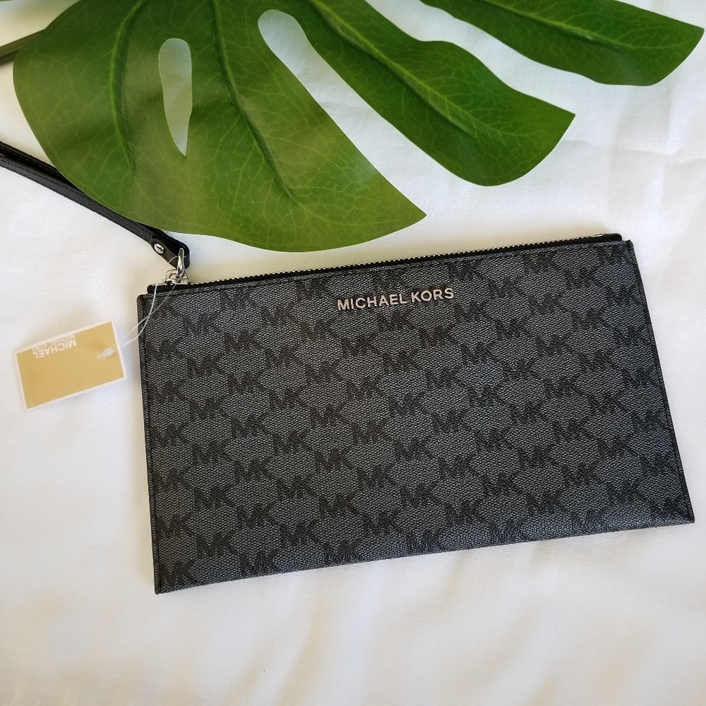 Michael Kors • Large Zip Clutch